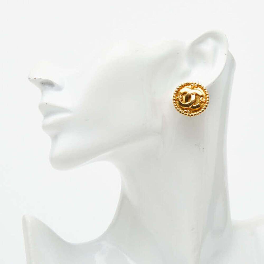 CHANEL Vintage Gold Logo Earrings - Picture 5 of 5